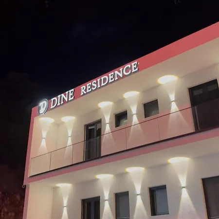 Dine فندق