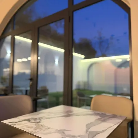 Dine Hotel *