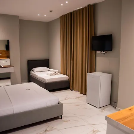 Dine Hotel *